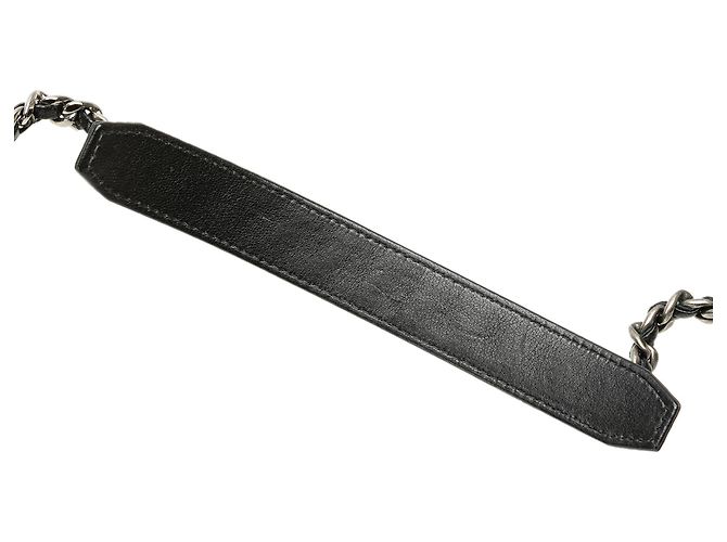 Chanel 19 Kartenhalter aus schwarzem, gestepptem Lammleder mit Kette - Ansicht 9