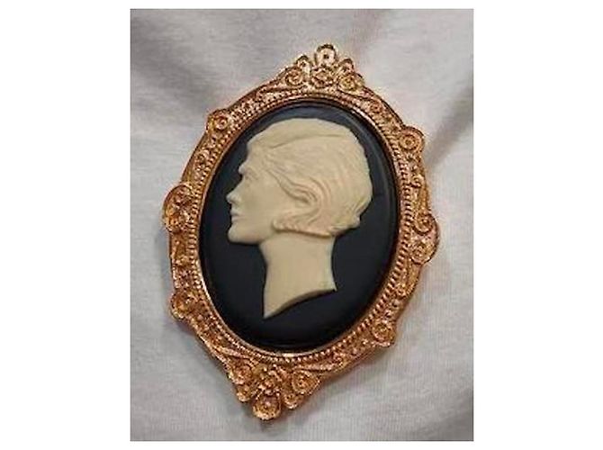 Spilla Chanel Portrait Miss Coco Oro Gold hardware - vista 2