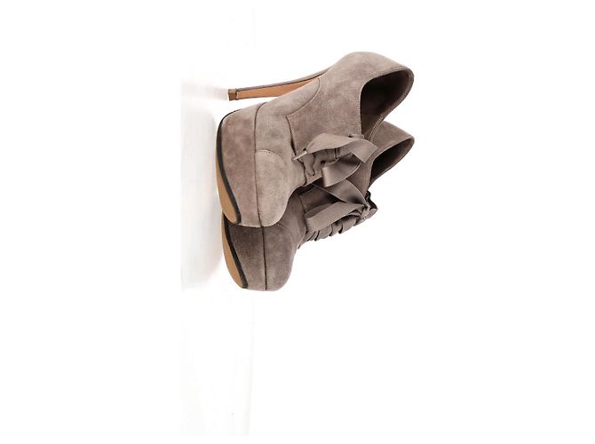 Stivaletti con piattaforma e lacci Gianvito Rossi in suede beige - vista 11