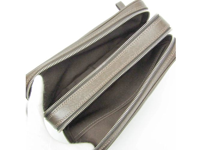 Borsa a mano da uomo Louis Vuitton Taiga Pavel M31148 Marrone - vista 3