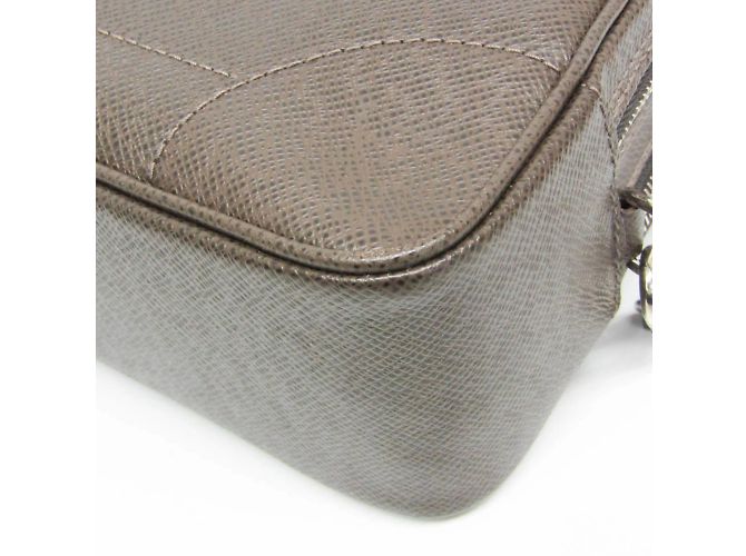 Borsa a mano da uomo Louis Vuitton Taiga Pavel M31148 Marrone - vista 4
