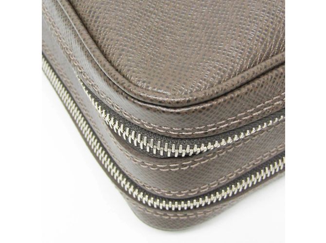 Borsa a mano da uomo Louis Vuitton Taiga Pavel M31148 Marrone - vista 6