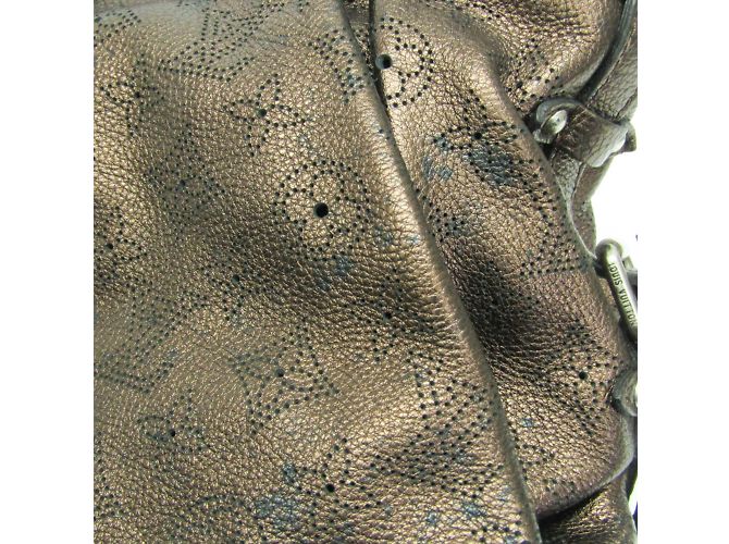 Borsa a Spalla Louis Vuitton Mahina XS M95769 - vista 15