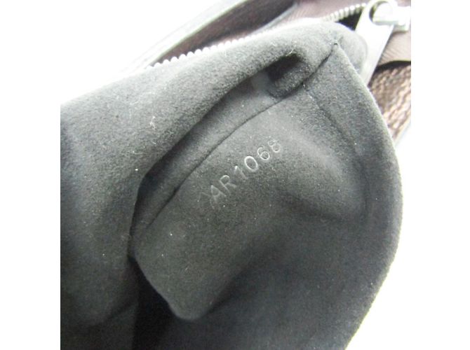 Borsa a Spalla Louis Vuitton Mahina XS M95769 - vista 17