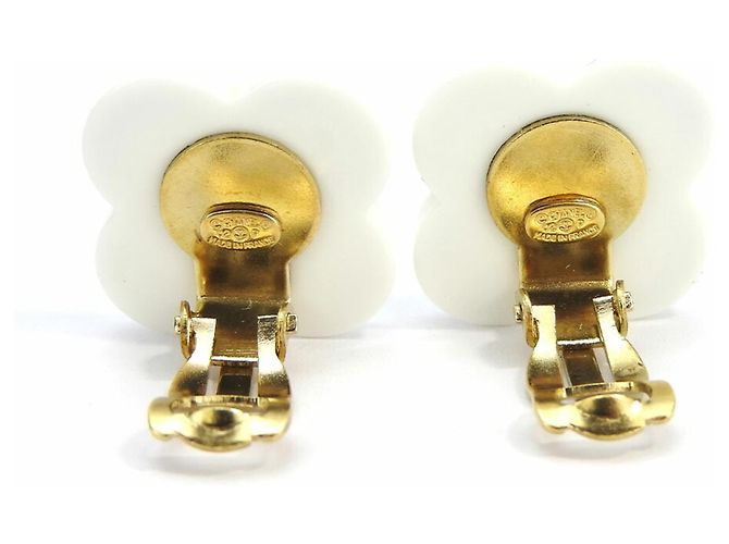 Orecchini a clip con motivo floreale Chanel Coco Mark Nero Bianco D'oro - vista 2