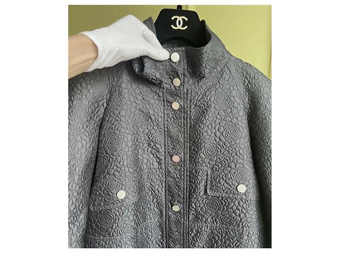 Chanel Ikonischer Cocoon-Mantel mit Kamelienschnitt - Ansicht 4
