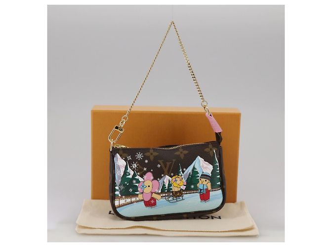 LOUIS VUITTON Monogram Vivienne Mini Pochette Accessoires M82623 LV Auth 111162A Monogramma - vista 12