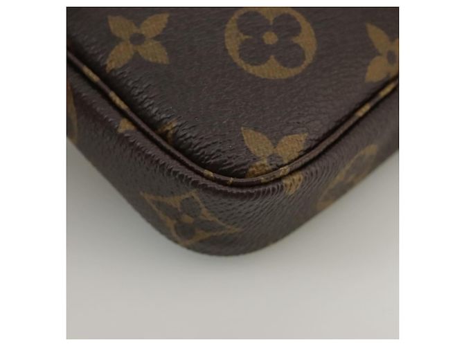 LOUIS VUITTON Monogram Vivienne Mini Pochette Accessoires M82623 LV Auth 111162A Monogramma - vista 17