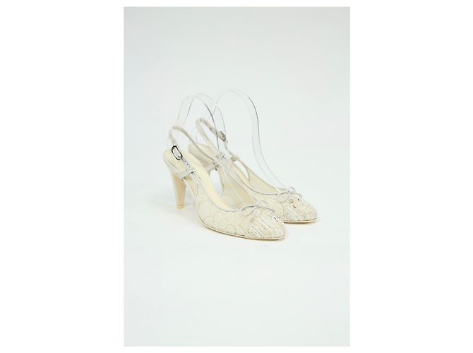 2.55 Sandali slingback Chanel in tweed bianco con punta in rete floreale Crudo - vista 11