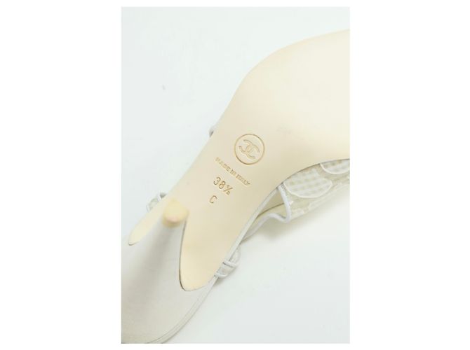 2.55 Sandali slingback Chanel in tweed bianco con punta in rete floreale Crudo - vista 14