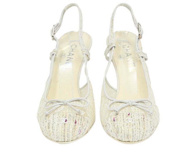 2.55 Sandali slingback Chanel in tweed bianco con punta in rete floreale Crudo - vista 2
