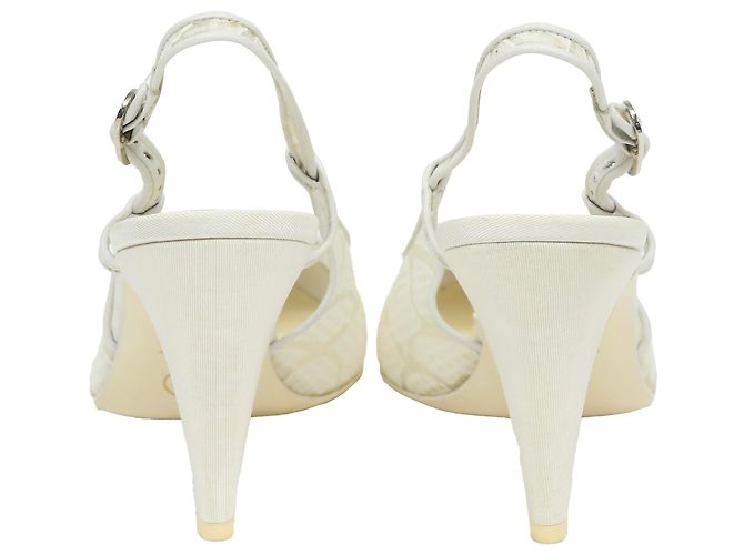 2.55 Sandali slingback Chanel in tweed bianco con punta in rete floreale Crudo - vista 3