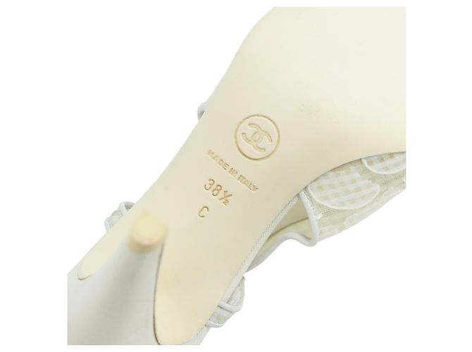 2.55 Sandali slingback Chanel in tweed bianco con punta in rete floreale Crudo - vista 7