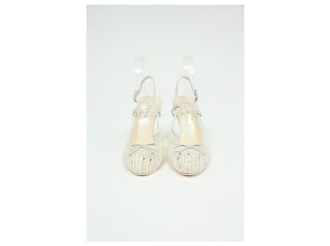 2.55 Sandali slingback Chanel in tweed bianco con punta in rete floreale Crudo - vista 9