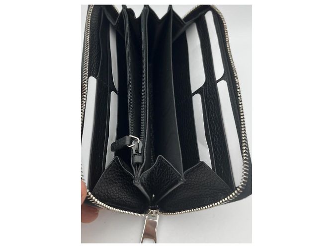 Gucci Black Grained Leather Wallet with Silver GG Initials - view 8