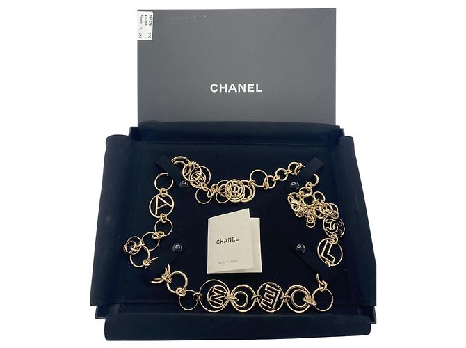 Übergroße goldene CC-Halskette oder Gürtel von Chanel Letters 17C Paris-Cuba Runway Gold hardware - Ansicht 3