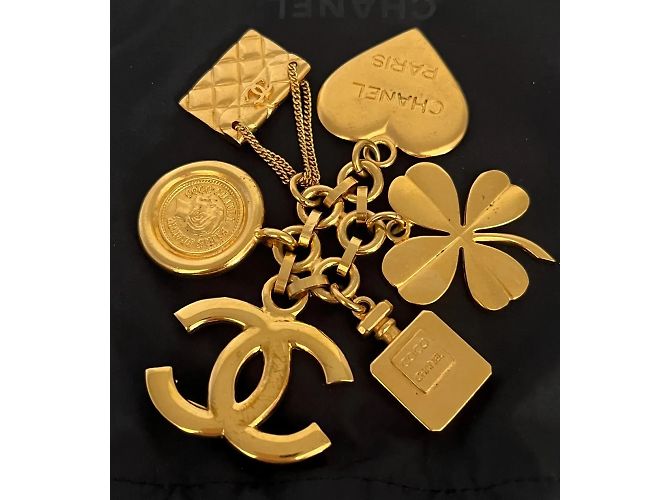 Chanel CC Brosche vergoldet mit Anhängern Golden - Ansicht 3