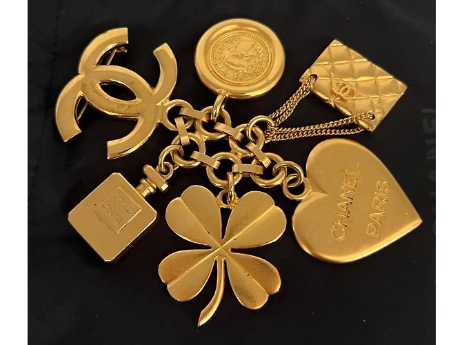 Chanel CC Brosche vergoldet mit Anhängern Golden - Ansicht 4