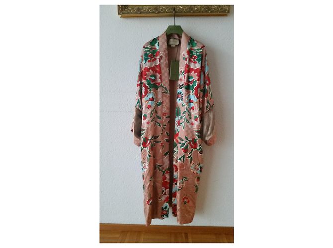 ABRIGO DE SEDA GUCCI CON PATRÓN GG SUPREME Y DISEÑO FLORAL. Multicolor - vista 2