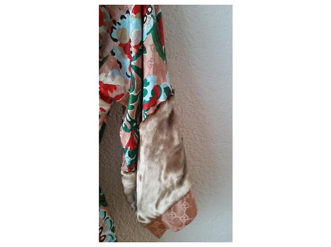 ABRIGO DE SEDA GUCCI CON PATRÓN GG SUPREME Y DISEÑO FLORAL. Multicolor - vista 8