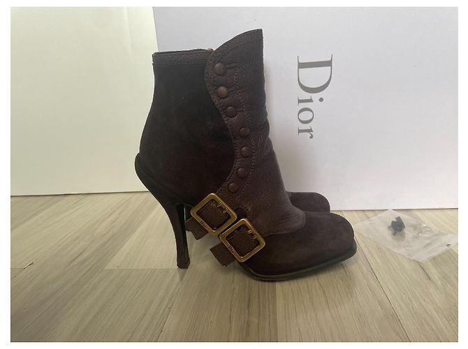 Botas Christian Dior Spy em camurça marrom - vista 2