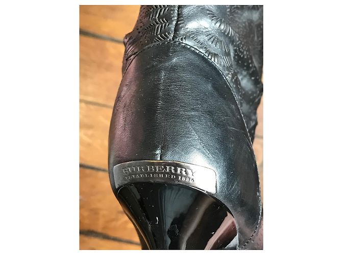 Botas BURBERRY T.EU 40 Couro Preto - vista 5
