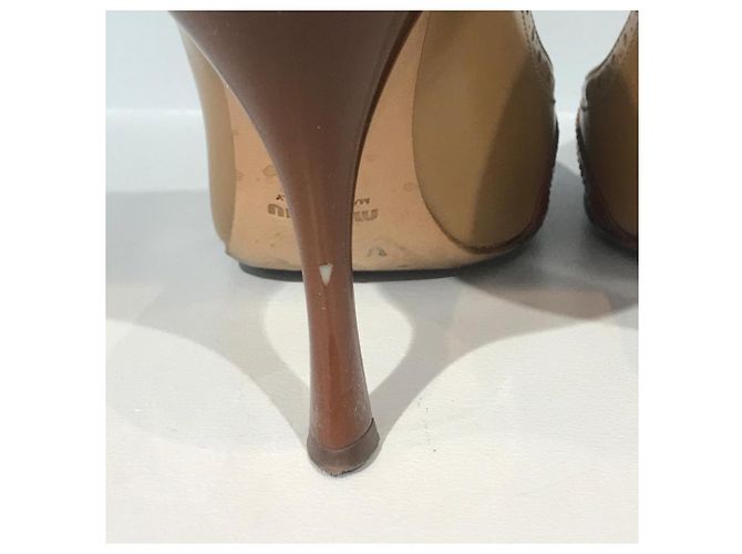 Tacones MIU MIU T.EU 36.5 Cuero patentado Beige - vista 5
