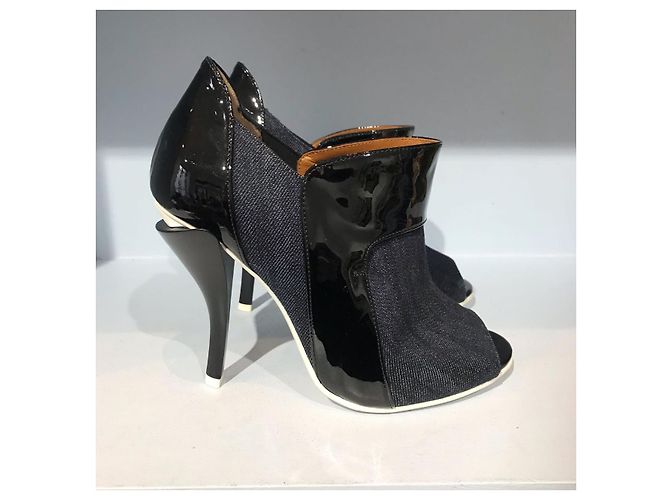 Botines FENDI T.EU 37 de cuero charolado Negro - vista 2