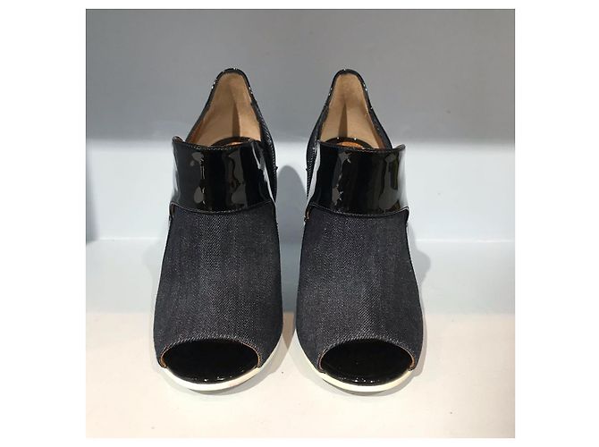 Botines FENDI T.EU 37 de cuero charolado Negro - vista 3