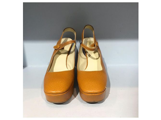 Tacones PRADA T.EU 37 Cuero Camello - vista 2
