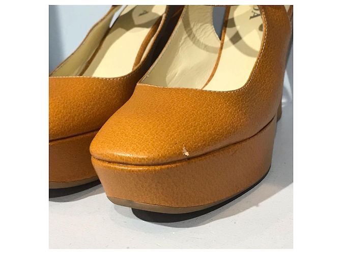Tacones PRADA T.EU 37 Cuero Camello - vista 3