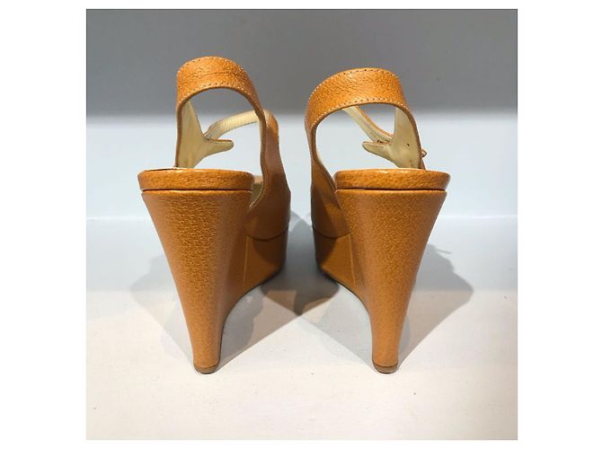 Tacones PRADA T.EU 37 Cuero Camello - vista 4