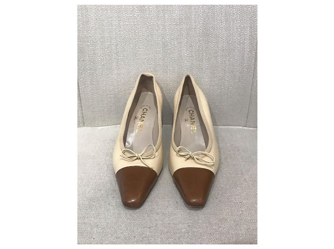 CHANEL Absätze T.EU 37.5 Leder Beige - Ansicht 2