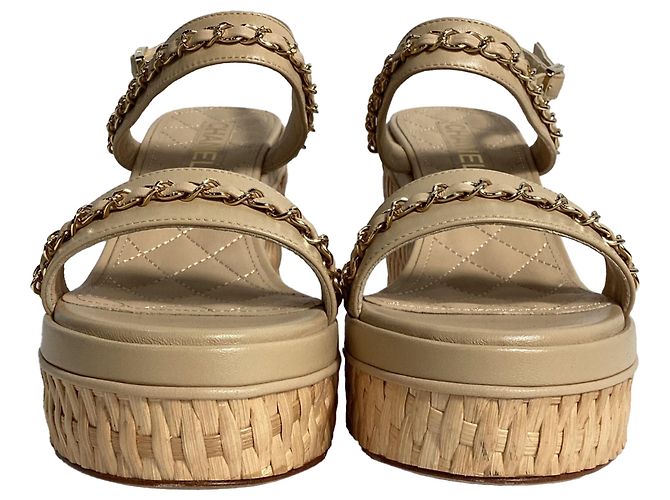 Timeless Chanel Sandali a piattaforma con catena in pelle di agnello beige - vista 2