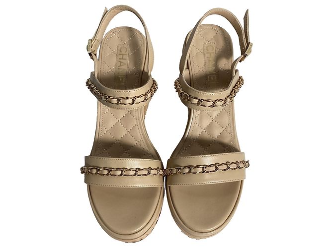 Timeless Chanel Sandali a piattaforma con catena in pelle di agnello beige - vista 5