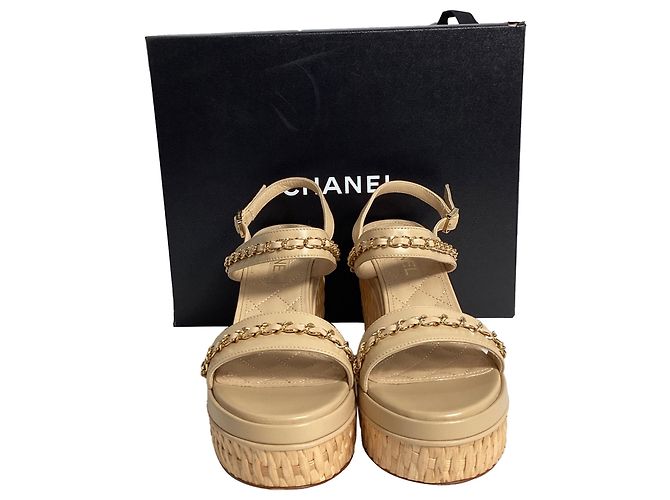 Timeless Chanel Sandali a piattaforma con catena in pelle di agnello beige - vista 7
