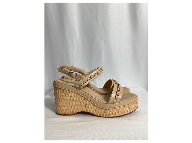 Timeless Chanel Sandali a piattaforma con catena in pelle di agnello beige - vista 8