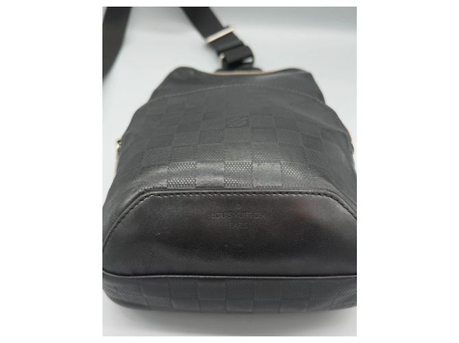 Louis Vuitton Avenue Sling in pelle nera Nero - vista 3
