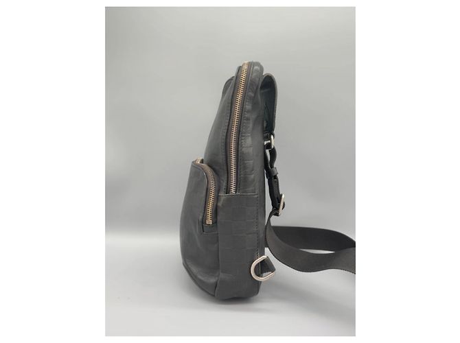 Louis Vuitton Avenue Sling in pelle nera Nero - vista 4