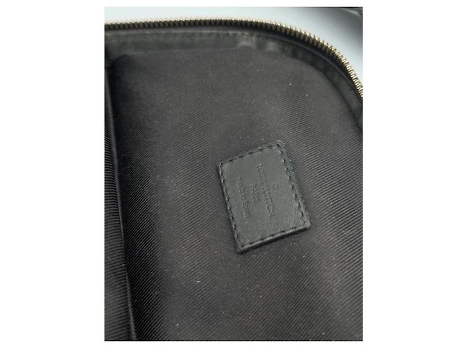 Louis Vuitton Avenue Sling in pelle nera Nero - vista 9
