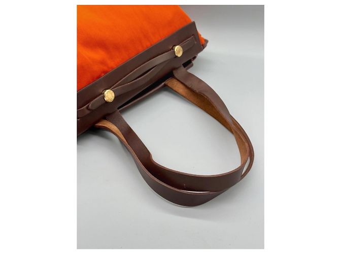 Hermès La sua borsa a spalla in pelle e tela arancione Marrone - vista 11
