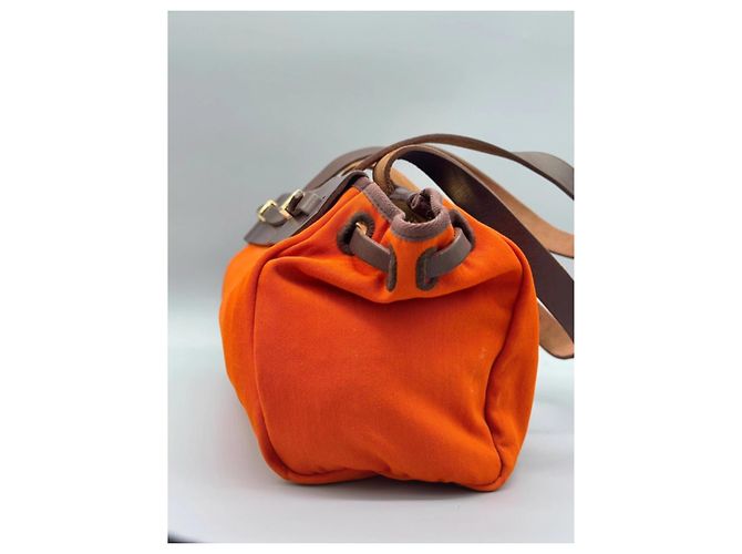 Hermès La sua borsa a spalla in pelle e tela arancione Marrone - vista 6