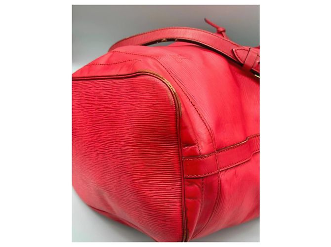 Borsa Louis Vuitton Noe Rossa in Pelle Rosso - vista 10