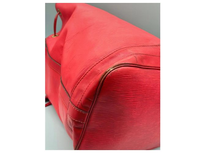 Borsa Louis Vuitton Noe Rossa in Pelle Rosso - vista 11