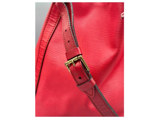 Borsa Louis Vuitton Noe Rossa in Pelle Rosso - vista 6