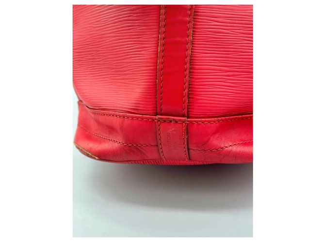 Borsa Louis Vuitton Noe Rossa in Pelle Rosso - vista 8