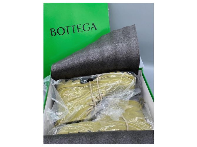 Stivaletti con lacci Bottega Veneta in gomma verde lime Verde scuro - vista 3