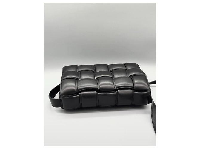 Bolso Bottega Veneta Cassette Acolchado Negro de Piel - vista 4