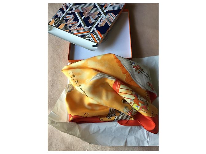 Sublime lenço Hermès intitulado 'Les triplés' com sua caixa - muito raro e procurado Laranja - vista 4