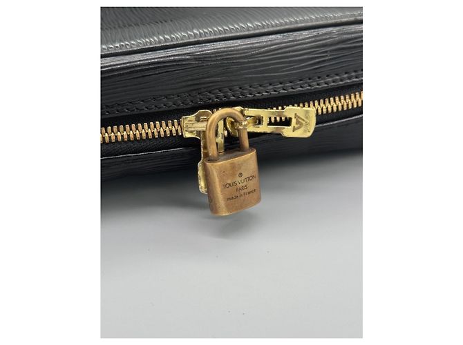 Louis Vuitton Malette en cuir Epi Noir - vue 13